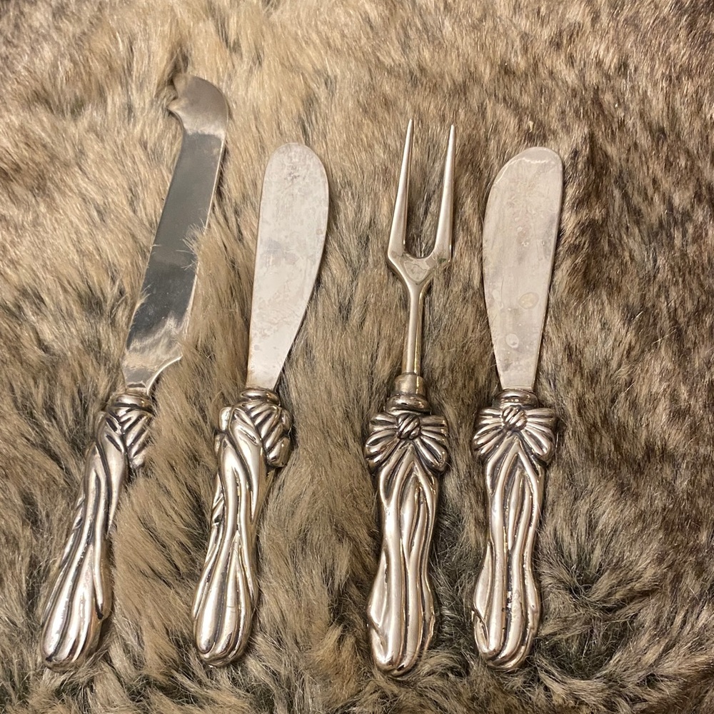 4 piece silver plates ribbon charcuterie set